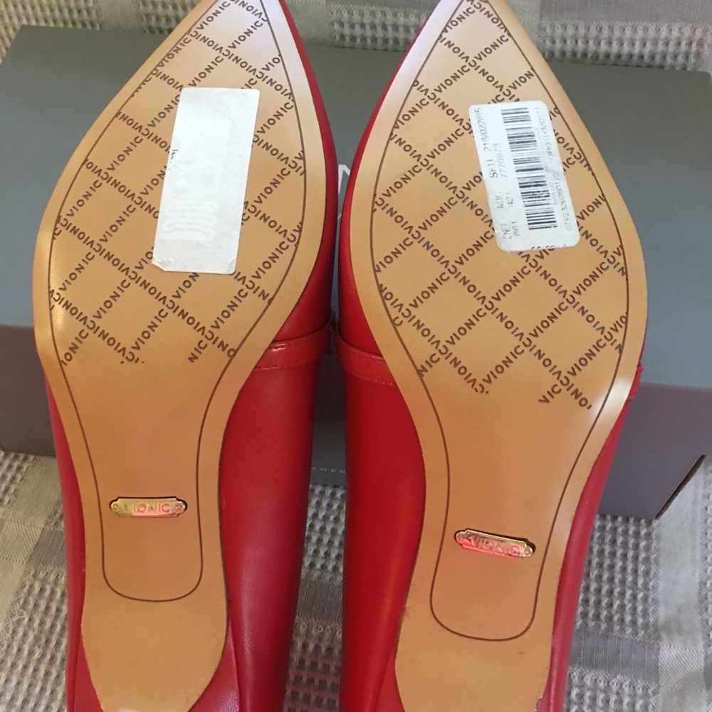 Vionic Minnie kitten heel pumps